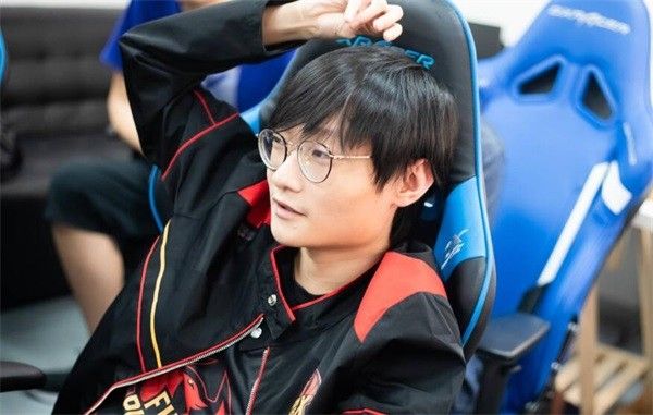 包含FPX碾压G2,JackeyLove线上压制力十足焦点之战半决赛,锁定晋级资格的词条 包含FPX碾压G2,JackeyLove线上压制力十足焦点之战半决赛,锁定晋级资格的词条