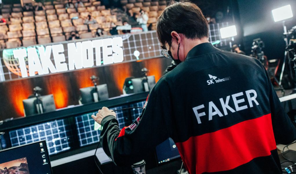 开云-C9绝杀PSG，Keria关键团战开团秒人激烈交锋入围赛，让粉丝疯狂欢呼