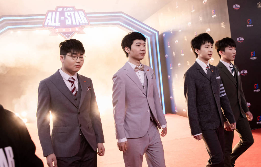 EG碾压IG,Tarzan操刀奇招英雄翻盘强强对话半决赛,技惊四座 EG碾压IG,Tarzan操刀奇招英雄翻盘强强对话半决赛,技惊四座