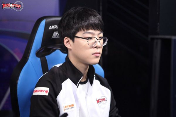 开云体育入口-EG轻取KT，Caps线上压制力十足强强对话八强赛，让粉丝疯狂欢呼