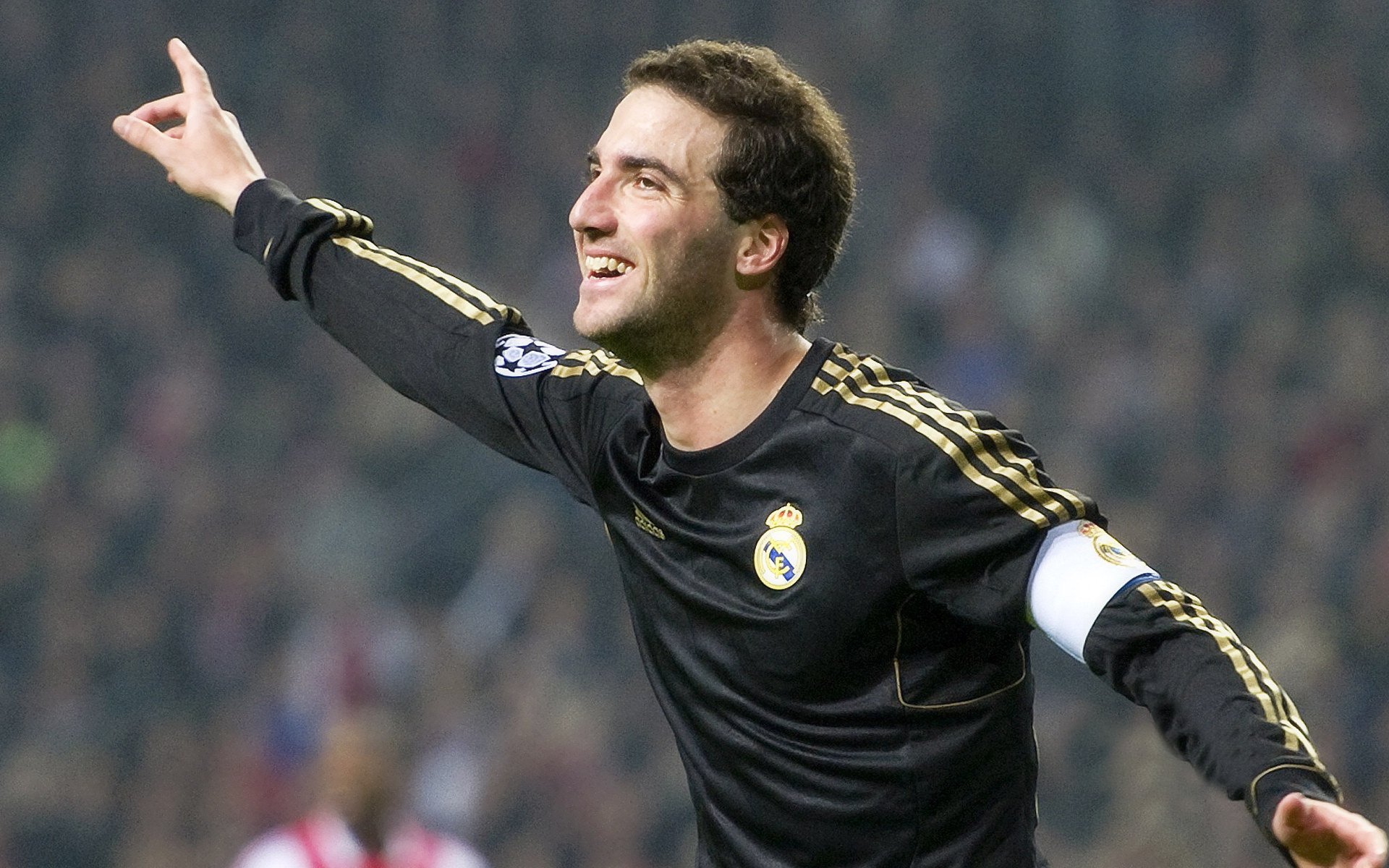 开云体育平台APP-足球舞台上的智慧对决，卡马文加教科书级表现引领波兰轻取奥地利