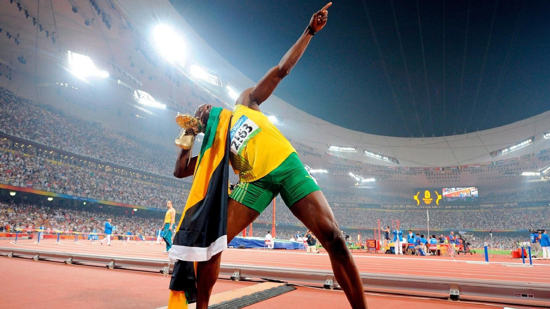 开云-极速与荣耀，从赛道到球场，体育精神的巅峰对决