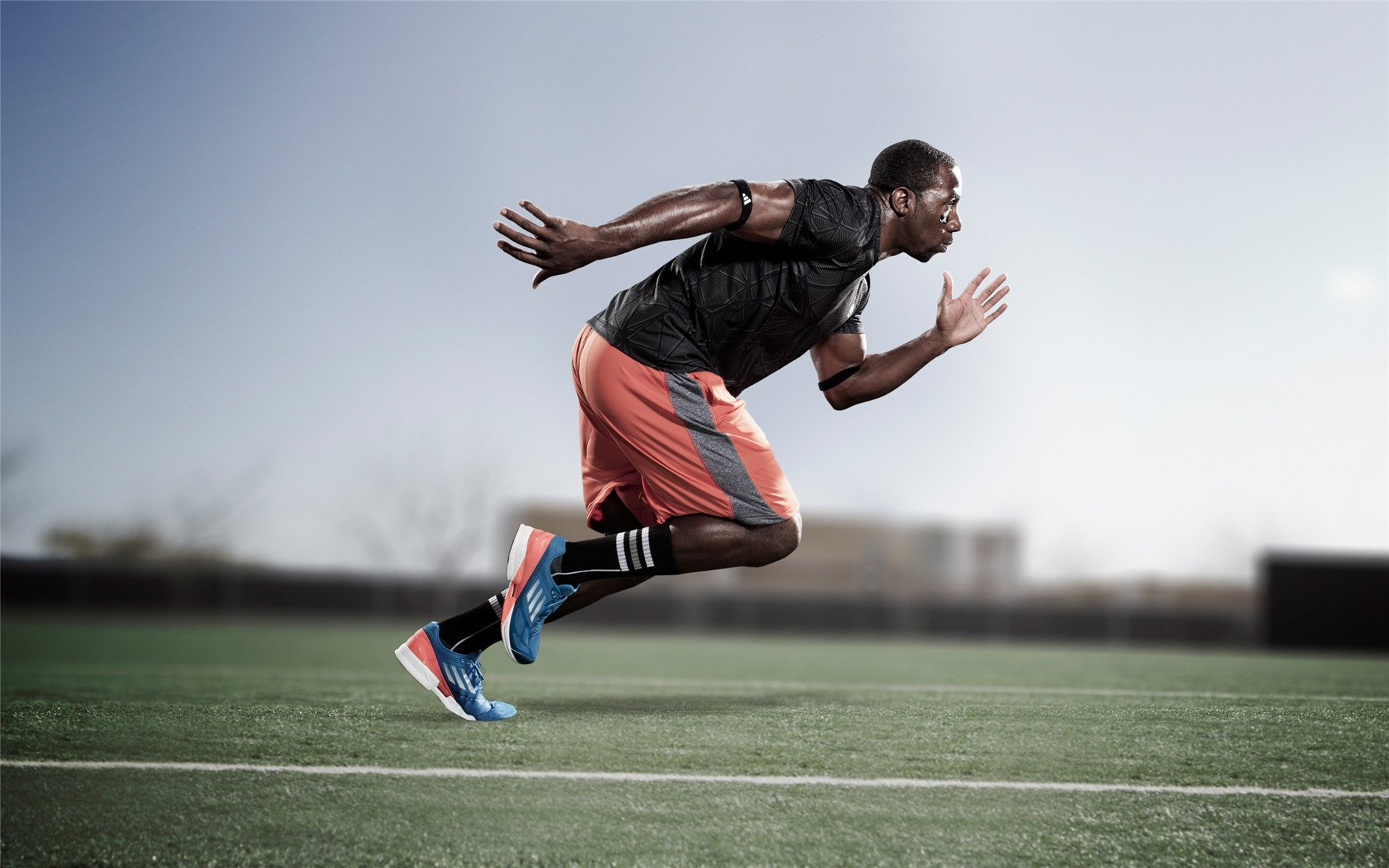 开云体育中国-快与慢的辩证法，F1争冠夜的钢铁洪流，与米切尔的孤胆英雄诗